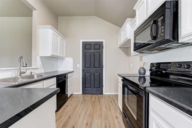 508 Manhattan Drive, Moore, OK 73160