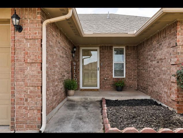 508 Manhattan Drive, Moore, OK 73160