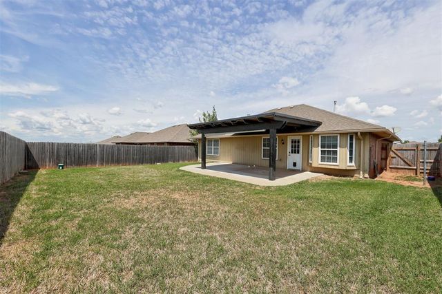 508 Manhattan Drive, Moore, OK 73160