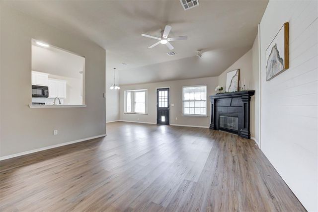 508 Manhattan Drive, Moore, OK 73160