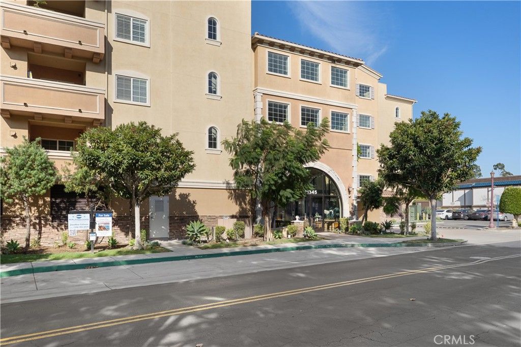 21345 Hawthorne Boulevard 204, Torrance, CA 90503 — photo 2