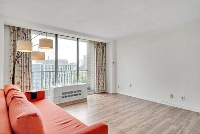 44 Washington St 1103, Brookline, MA 02445