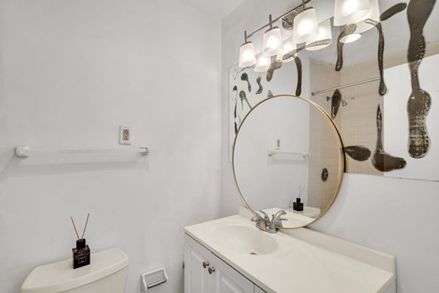 44 Washington St 1103, Brookline, MA 02445