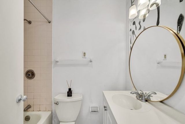 44 Washington St 1103, Brookline, MA 02445