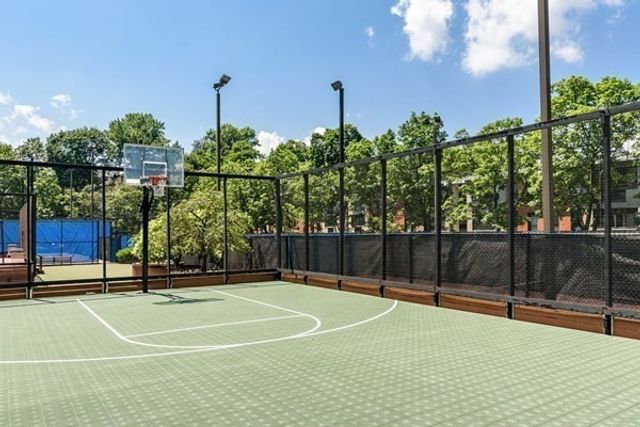 44 Washington St 1103, Brookline, MA 02445