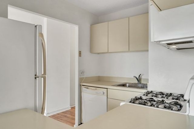 44 Washington St 1103, Brookline, MA 02445