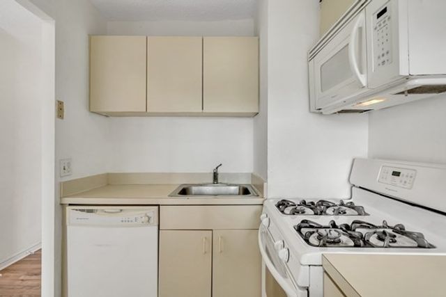 44 Washington St 1103, Brookline, MA 02445