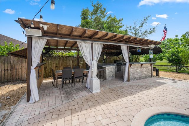 133 Nottingham Road, Royal Palm Beach, FL 33411