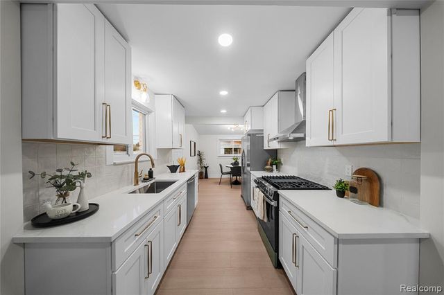 31202 Summer Lane, Fraser, MI 48026