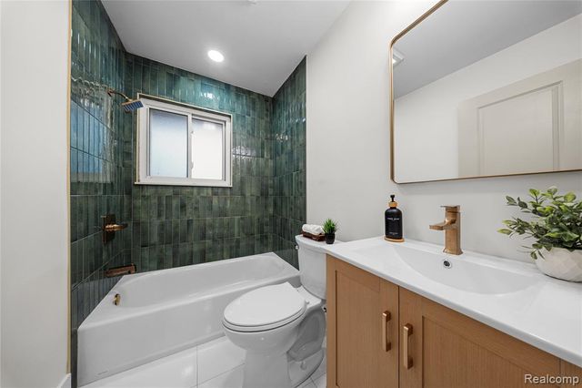 31202 Summer Lane, Fraser, MI 48026