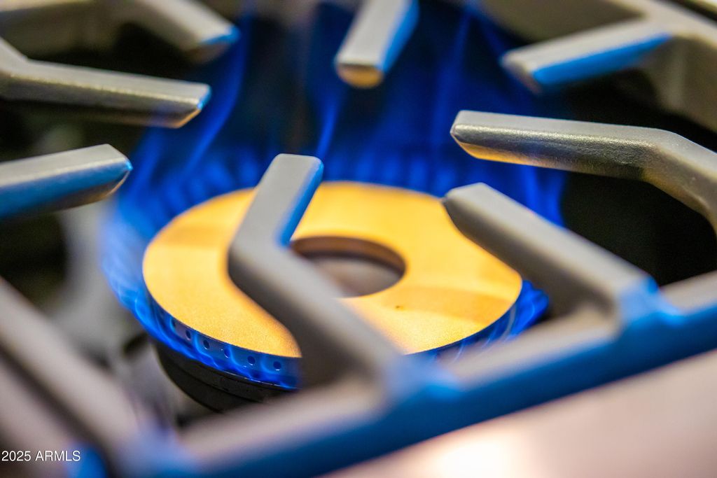 Image 23 of property listing at 27589 N 61ST Place, Scottsdale, AZ 85266