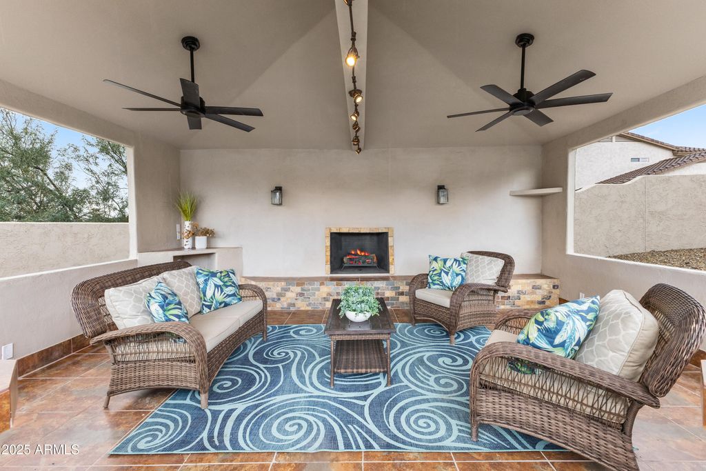 Image 39 of property listing at 27589 N 61ST Place, Scottsdale, AZ 85266