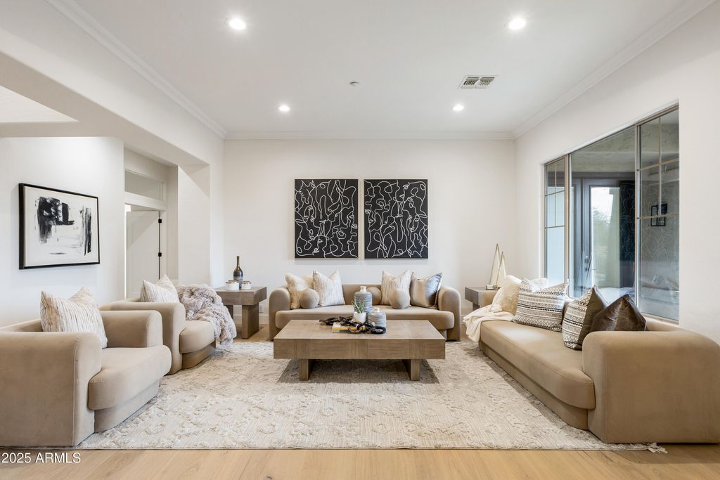 Image 8 of property listing at 27589 N 61ST Place, Scottsdale, AZ 85266