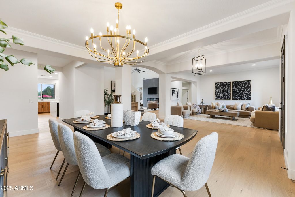 Image 9 of property listing at 27589 N 61ST Place, Scottsdale, AZ 85266