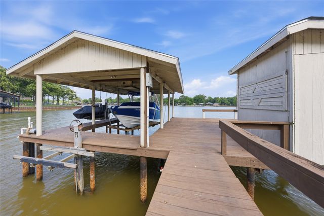 116 Camino Robles Street, Gun Barrel City, TX 75156