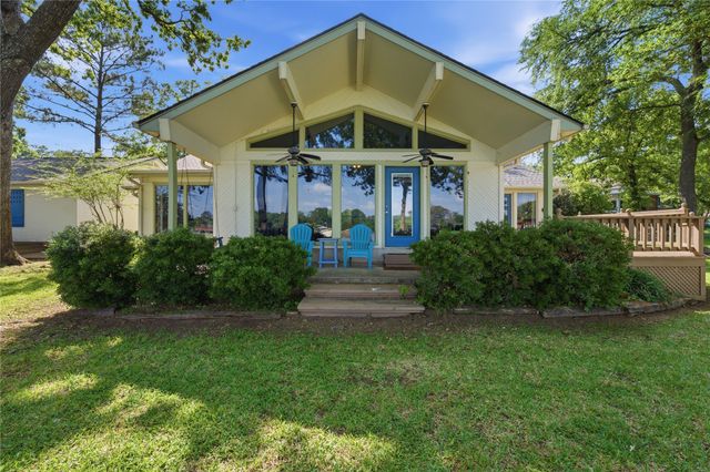 116 Camino Robles Street, Gun Barrel City, TX 75156