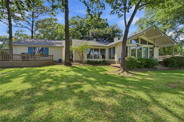 116 Camino Robles Street, Gun Barrel City, TX 75156