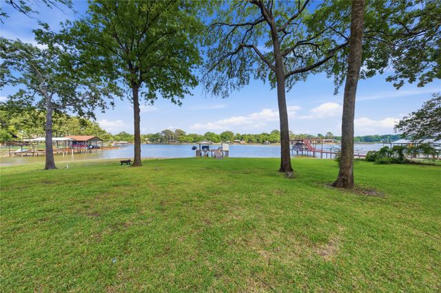 116 Camino Robles Street, Gun Barrel City, TX 75156