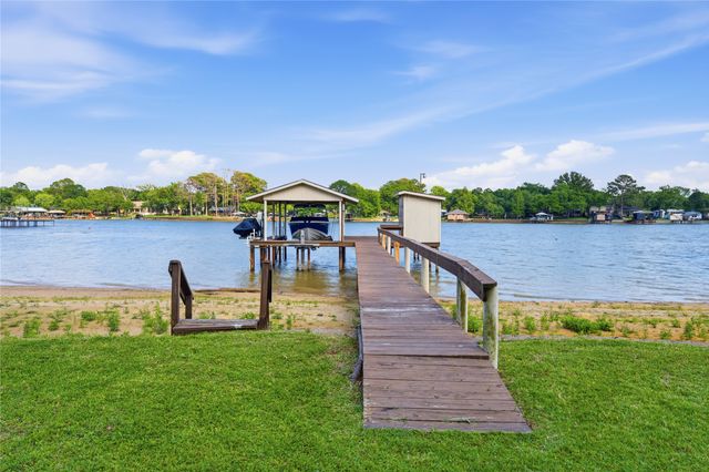 116 Camino Robles Street, Gun Barrel City, TX 75156