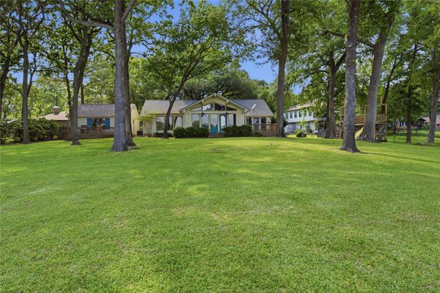116 Camino Robles Street, Gun Barrel City, TX 75156