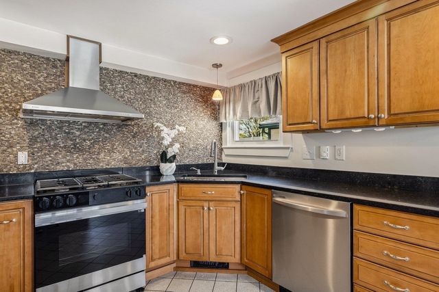 163 Ocean Road, Portsmouth, NH 03801