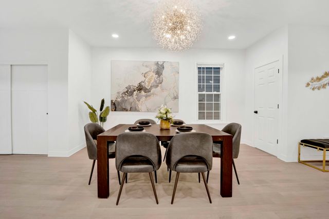 1910 W George Street, Chicago, IL 60657