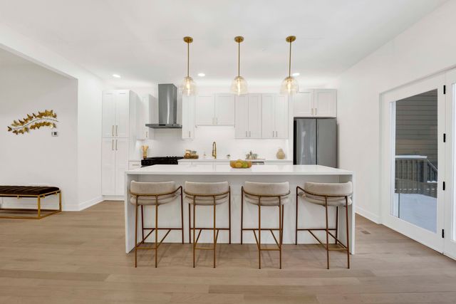 1910 W George Street, Chicago, IL 60657