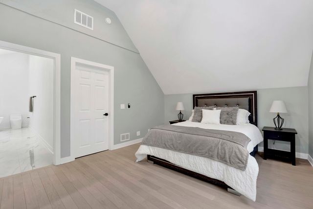 1910 W George Street, Chicago, IL 60657