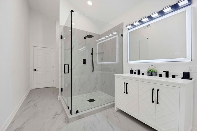 1910 W George Street, Chicago, IL 60657