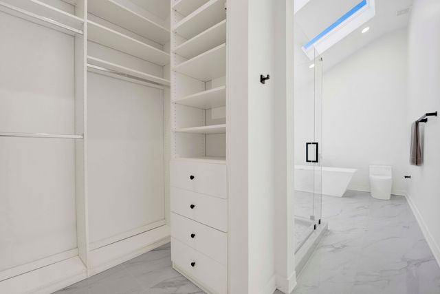 1910 W George Street, Chicago, IL 60657