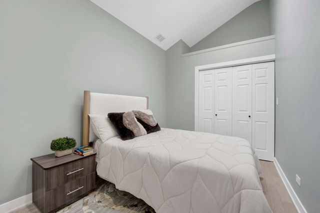 1910 W George Street, Chicago, IL 60657