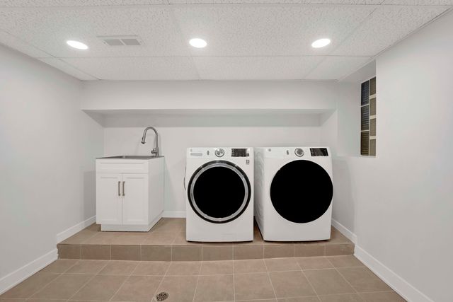 1910 W George Street, Chicago, IL 60657