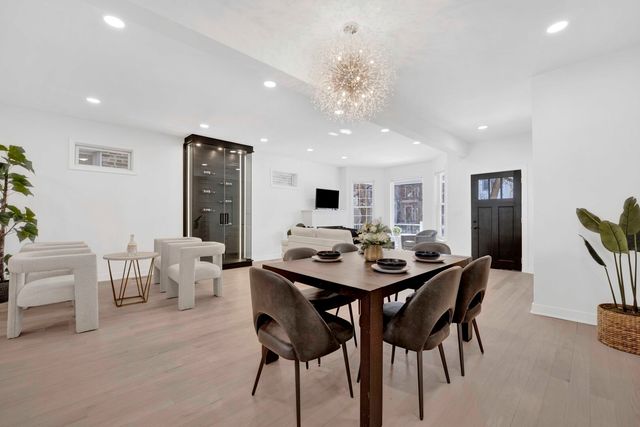 1910 W George Street, Chicago, IL 60657