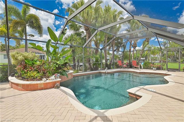 1910 Oak DR, Alva, FL 33920