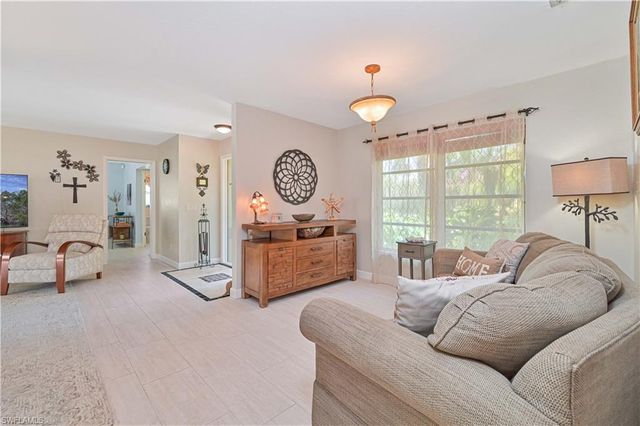 1910 Oak DR, Alva, FL 33920