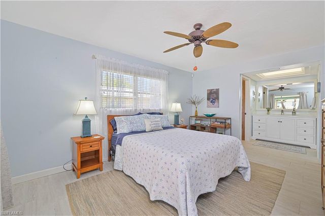 1910 Oak DR, Alva, FL 33920