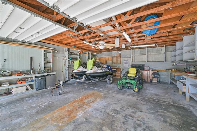 1910 Oak DR, Alva, FL 33920