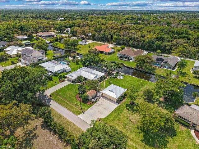 1910 Oak DR, Alva, FL 33920