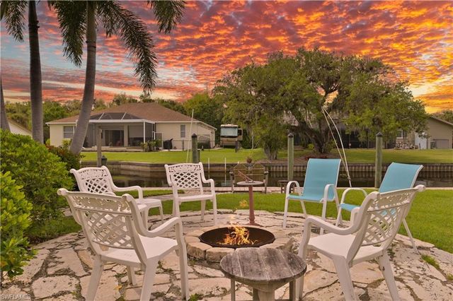 1910 Oak DR, Alva, FL 33920