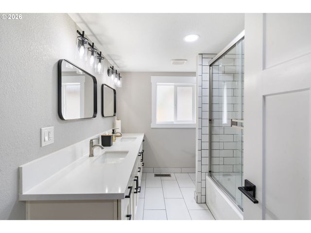 2604 Ne 49TH St, Vancouver, WA 98663