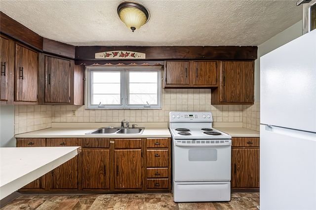 1602 KANSAS AVE, White Oak, PA 15131
