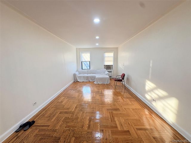 4037 77 st 5F, Elmhurst, NY 11373