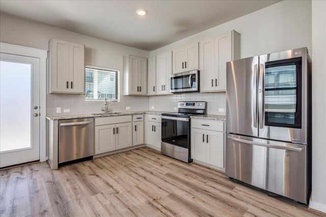 144 Threshing RD A, Buda, TX 78610