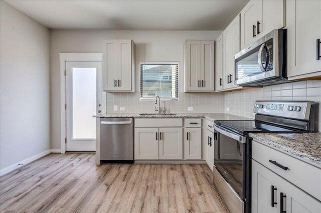 144 Threshing RD A, Buda, TX 78610
