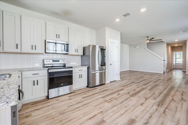144 Threshing RD A, Buda, TX 78610