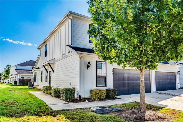 144 Threshing RD A, Buda, TX 78610