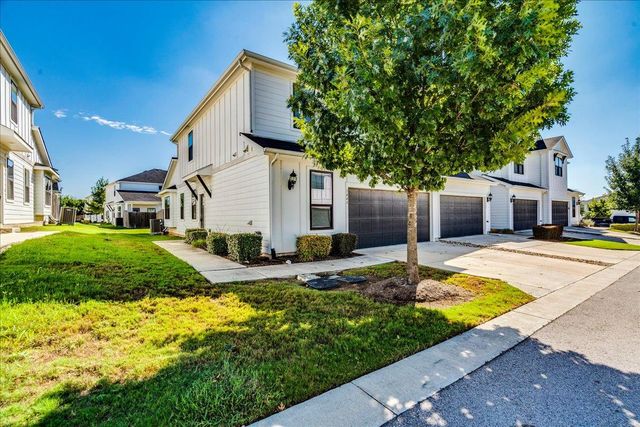 144 Threshing RD A, Buda, TX 78610