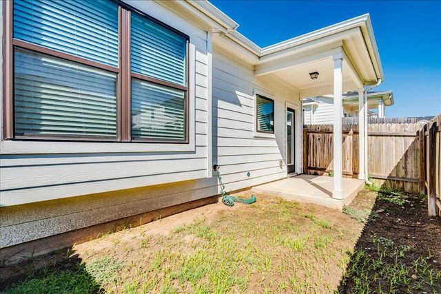 144 Threshing RD A, Buda, TX 78610