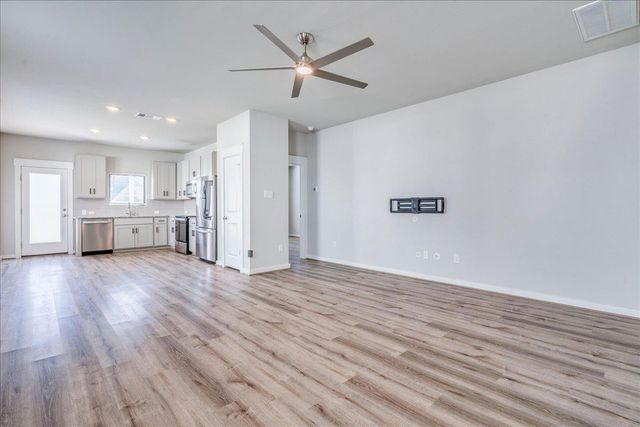 144 Threshing RD A, Buda, TX 78610