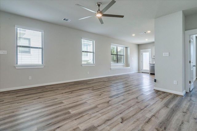 144 Threshing RD A, Buda, TX 78610